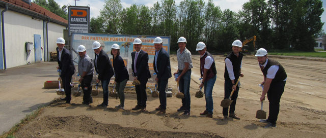 Erster Spatenstich für Edeka in Langquaid